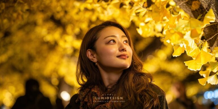 イチョウライトアップに感動する女性の自然な表情 夜の並木演出