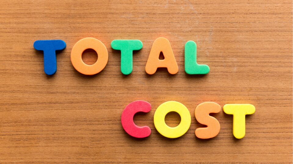大まかにはこれらの合計が総費用